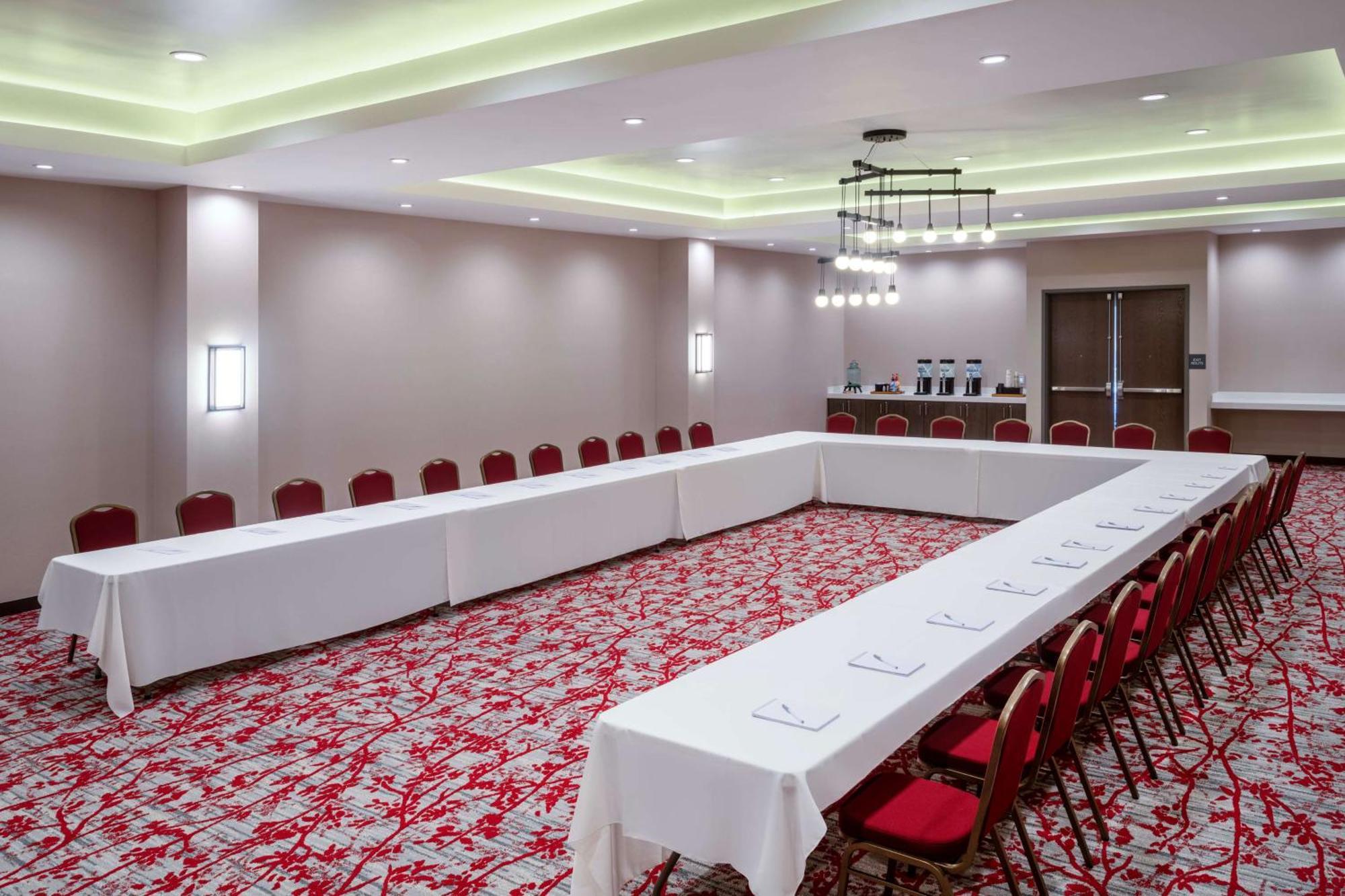 Hilton Garden Inn Pomona, Ca Экстерьер фото