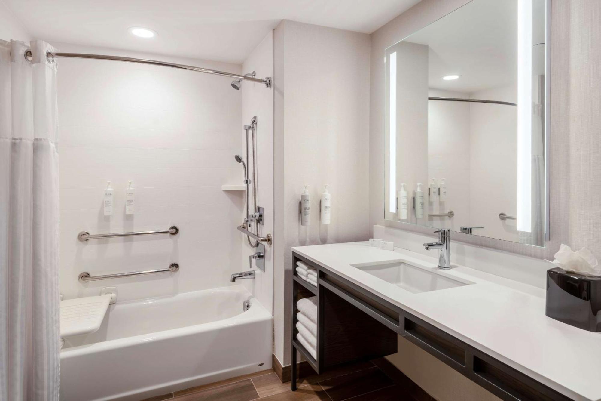 Hilton Garden Inn Pomona, Ca Экстерьер фото