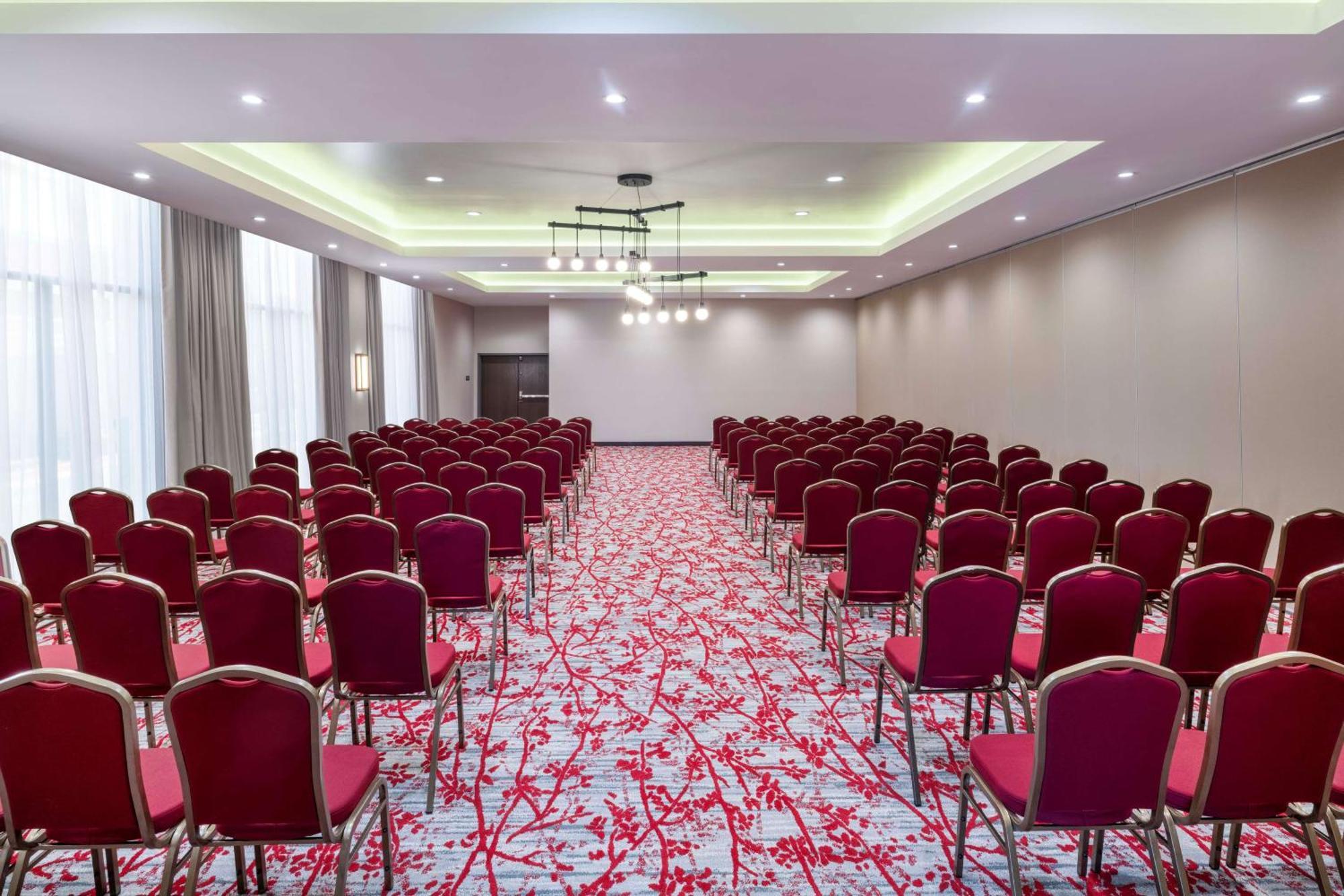 Hilton Garden Inn Pomona, Ca Экстерьер фото