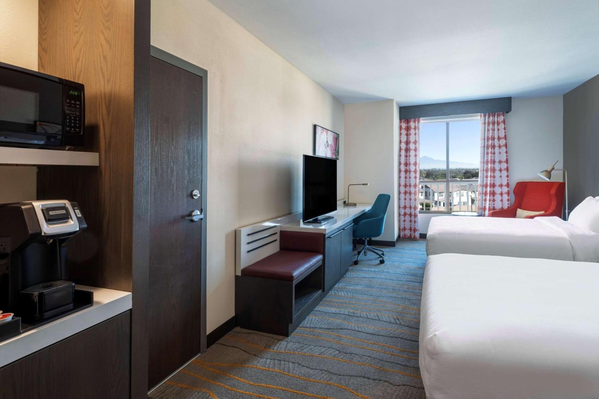 Hilton Garden Inn Pomona, Ca Экстерьер фото
