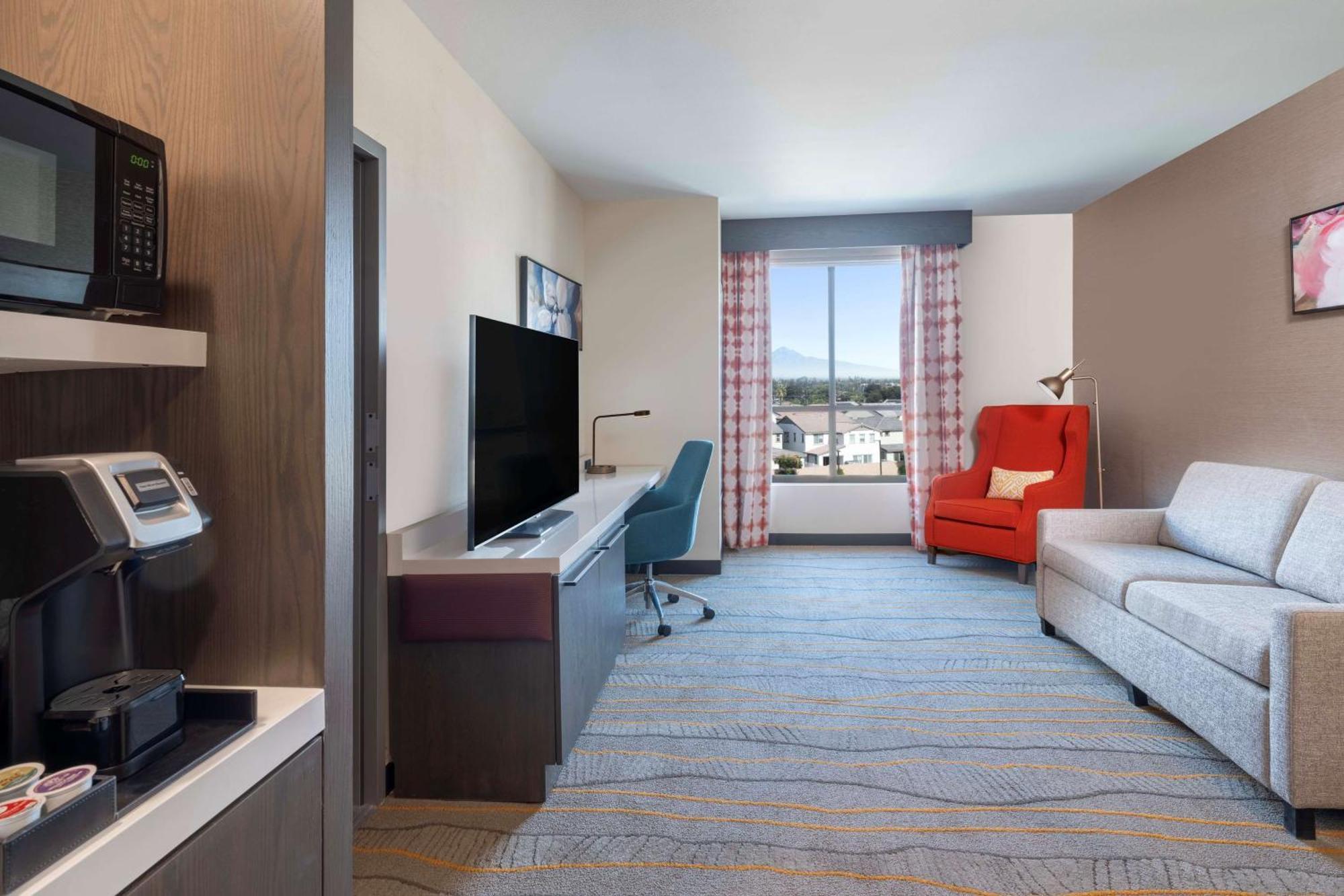 Hilton Garden Inn Pomona, Ca Экстерьер фото