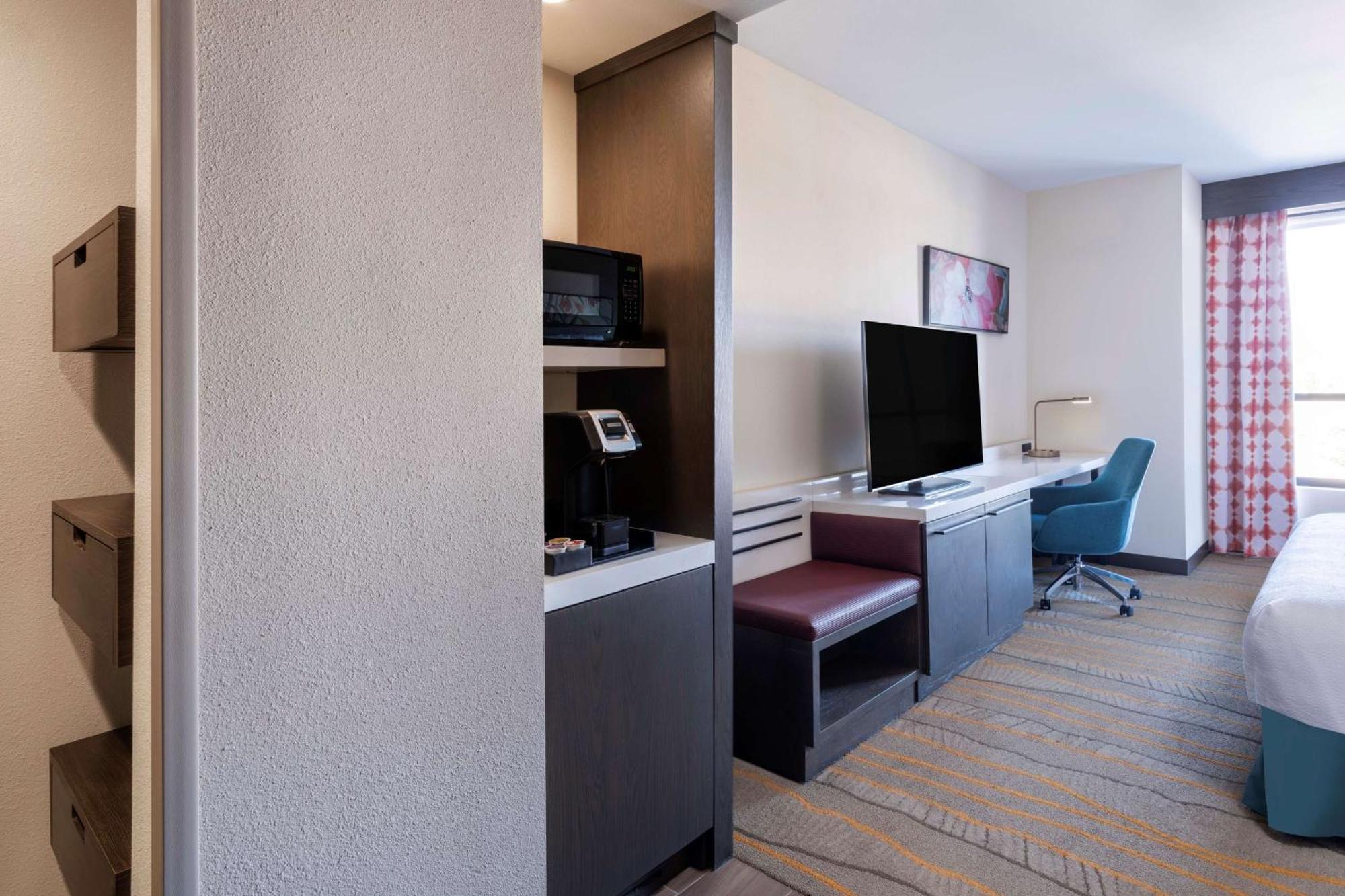 Hilton Garden Inn Pomona, Ca Экстерьер фото